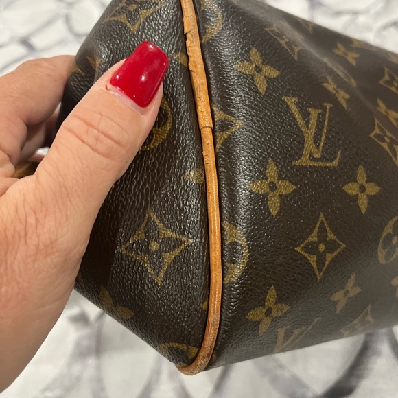 ***Authentic Louis Vuitton purse***good condition - Picture 7 of 15